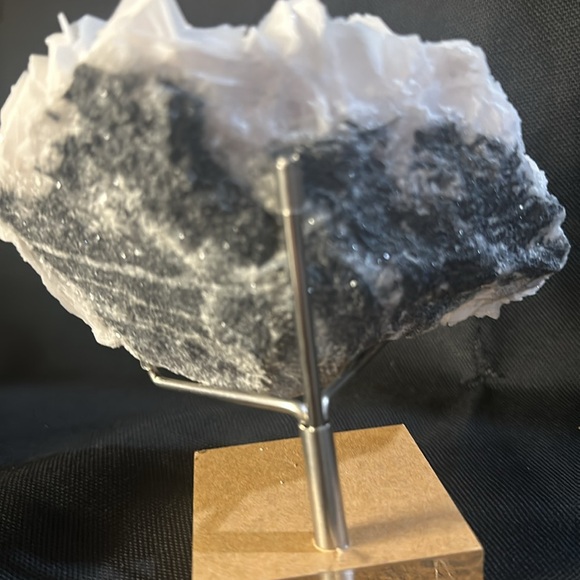 Rare Snowy White Rose Calcite UV Reactive great conversational piece - Picture 4 of 6